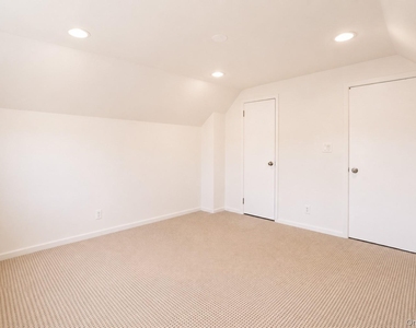 545 E Park Avenue - Photo Thumbnail 19