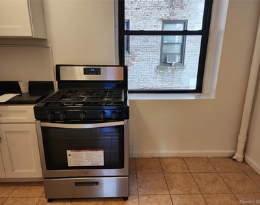 77-20 Austin Street - Photo Thumbnail 2