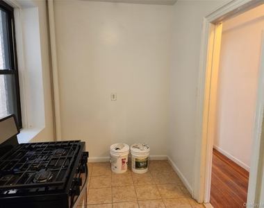 77-20 Austin Street - Photo Thumbnail 6