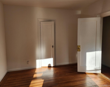 77-20 Austin Street - Photo Thumbnail 11