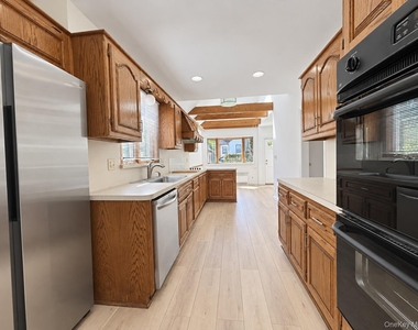 72 Primrose Avenue - Photo Thumbnail 5
