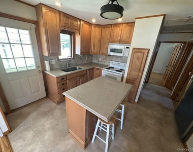 648 Dogwood Avenue - Photo Thumbnail 6
