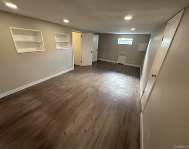 648 Dogwood Avenue - Photo Thumbnail 9