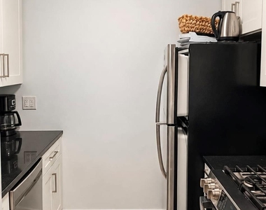 601 Chestnut - Photo Thumbnail 4