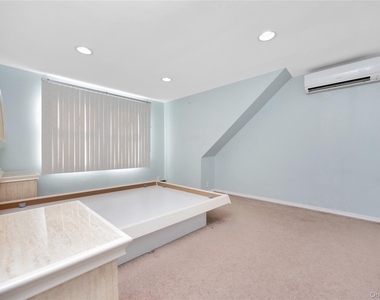 90 East 7th Street - Photo Thumbnail 5