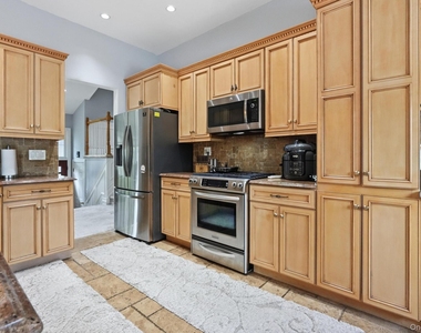 47 Orange Dr - Photo Thumbnail 9