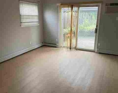 82 Barnyard Ln - Photo Thumbnail 3