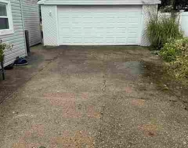 82 Barnyard Ln - Photo Thumbnail 8