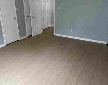 82 Barnyard Ln - Photo Thumbnail 4