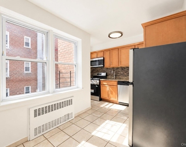 585 Mclean Avenue - Photo Thumbnail 5