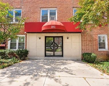 585 Mclean Avenue - Photo Thumbnail 12