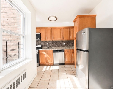585 Mclean Avenue - Photo Thumbnail 3
