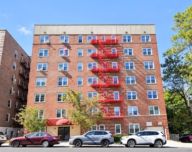 585 Mclean Avenue - Photo Thumbnail 13