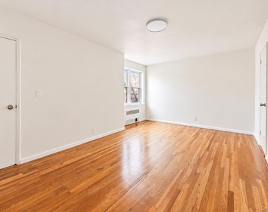 585 Mclean Avenue - Photo Thumbnail 8