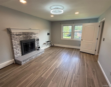 3123 Douglas Drive - Photo Thumbnail 9