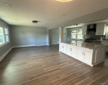 3123 Douglas Drive - Photo Thumbnail 3