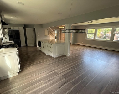 3123 Douglas Drive - Photo Thumbnail 6