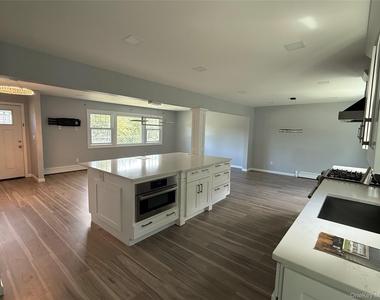 3123 Douglas Drive - Photo Thumbnail 8