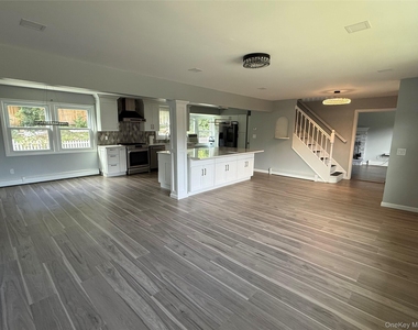 3123 Douglas Drive - Photo Thumbnail 4