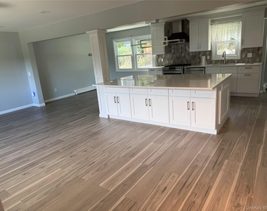3123 Douglas Drive - Photo Thumbnail 2