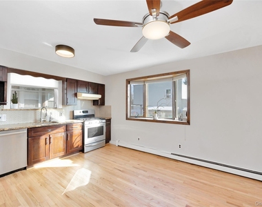 14830 11th Avenue - Photo Thumbnail 2
