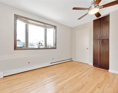 14830 11th Avenue - Photo Thumbnail 5