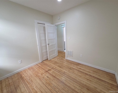 16 Gray Street - Photo Thumbnail 12