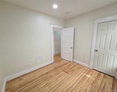 16 Gray Street - Photo Thumbnail 7