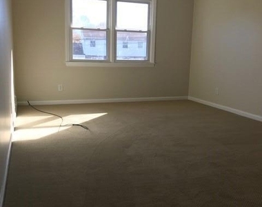 7 Derry Lane - Photo Thumbnail 6