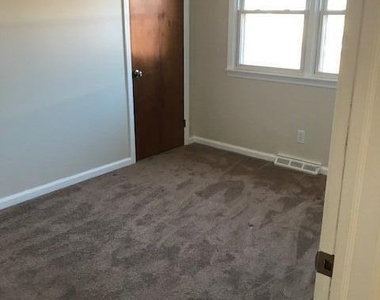 7 Derry Lane - Photo Thumbnail 3