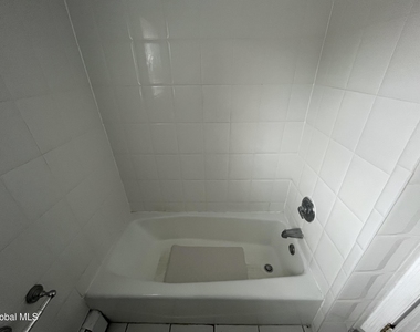 11-21 Ashdown Road - Photo Thumbnail 11
