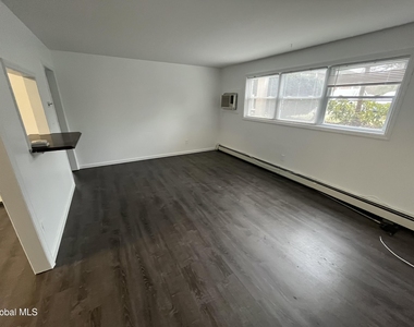 11-21 Ashdown Road - Photo Thumbnail 6