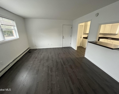 11-21 Ashdown Road - Photo Thumbnail 7