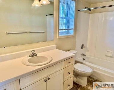 25 Cyprus Lane - Photo Thumbnail 3