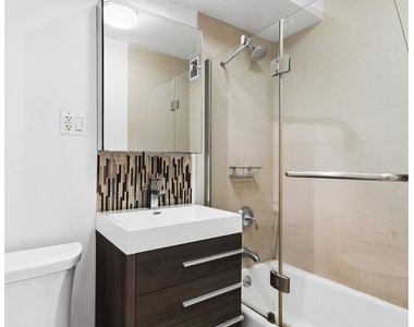 200 E 27th Street - Photo Thumbnail 4