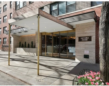 200 E 27th Street - Photo Thumbnail 6