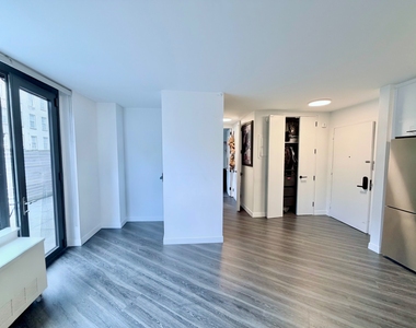 250 East Houston Street - Photo Thumbnail 6