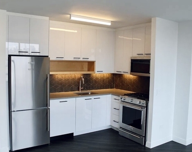 250 East Houston Street - Photo Thumbnail 2