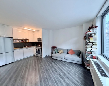 250 East Houston Street - Photo Thumbnail 5