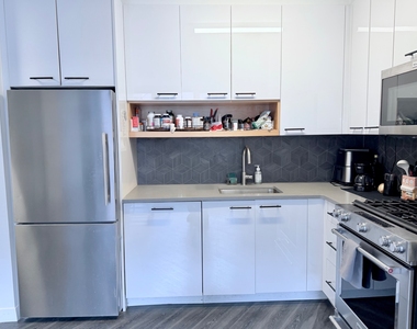 250 East Houston Street - Photo Thumbnail 4