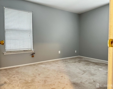 701 Woodbridge Commons Way - Photo Thumbnail 11