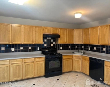 131 Murray Drive - Photo Thumbnail 3