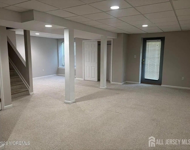 131 Murray Drive - Photo Thumbnail 11