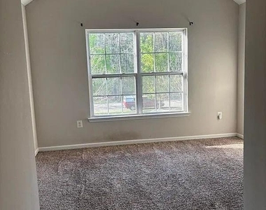 131 Murray Drive - Photo Thumbnail 7