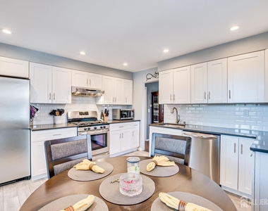 361 Rudolph Avenue - Photo Thumbnail 12