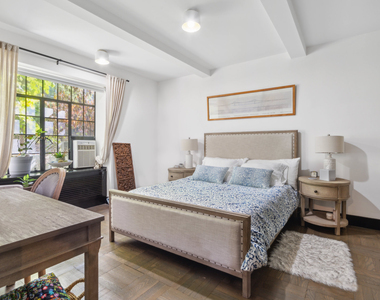25 Monroe Place - Photo Thumbnail 2