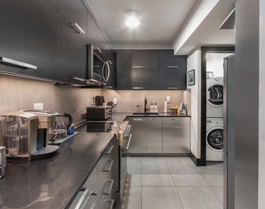 25 Monroe Place - Photo Thumbnail 1