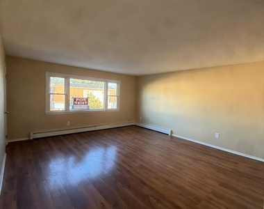 60 Glenn Drive - Photo Thumbnail 5