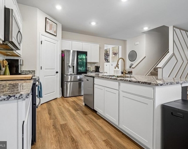 146 Pinewood Road - Photo Thumbnail 5