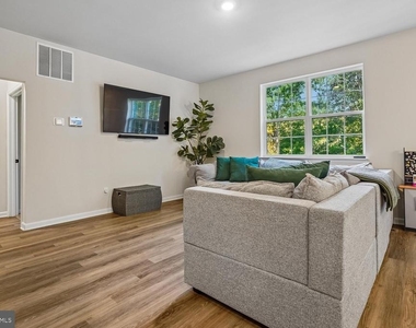 146 Pinewood Road - Photo Thumbnail 11